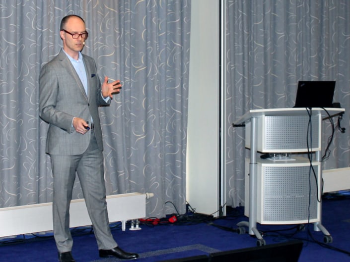 Thomas Kral von REAK referiert bei Software-Tagung